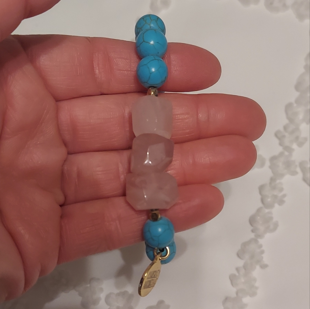 Kinsley Armelle Strech Bracelet. Size S/M